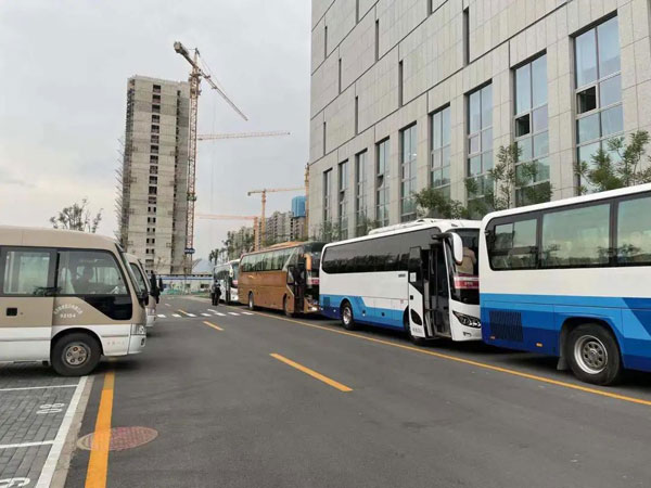 公司班车怎么租更方便？_嘟嘟巴士